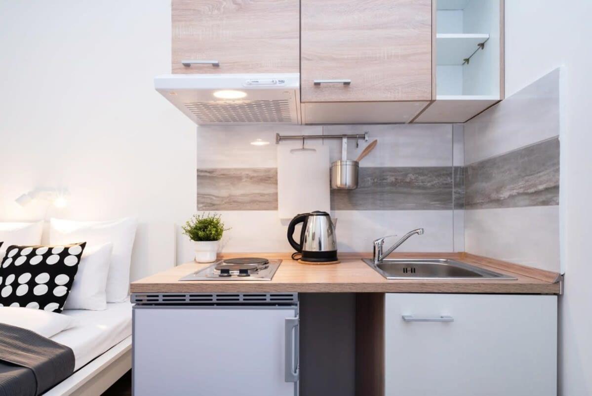 New Comfy Studio At Convenient Location Budapest Luaran gambar